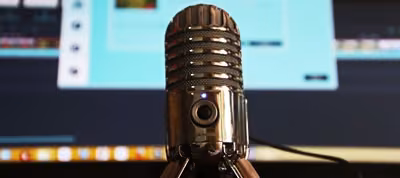 Forma de onda de un audio abierta en un editor en el navegador, con controles de corte y fundido